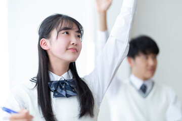 授業を受ける高校生