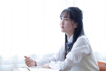 授業を受ける高校生