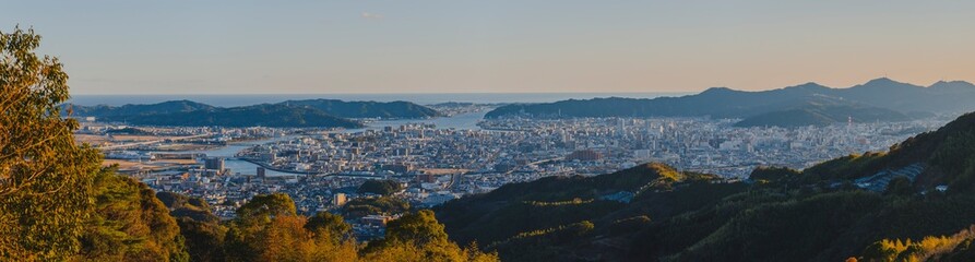 晴れた冬の夕方　高知市全景　パノラマ