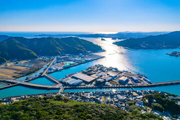 ドローン空撮　晴天の空の下、五台山から望む、高知市全景