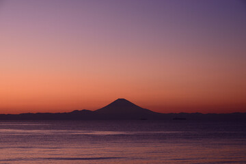 千葉県館山市から見た富士山夕景