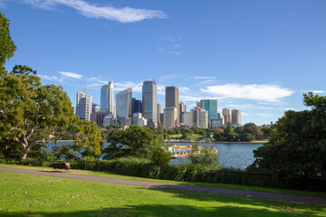 Fototapeta na wymiar Sydney Skyline view from the Mrs Macquaries Road. 시드니, 스카이라인, 빌딩, 도시풍경