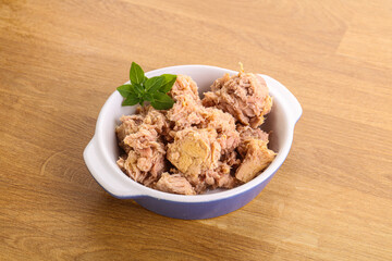 Canned tuna fish with oil