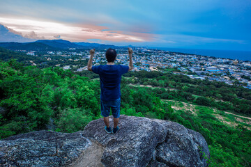 Obraz premium panoramic background of high mountain scenery, overlooking the atmosphere of the sea, trees and wind blowing in a cool blur, spontaneous beauty
