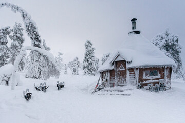 Fototapeta na wymiar Cabin on top of the Kesänkitunturi Finland, Lapland