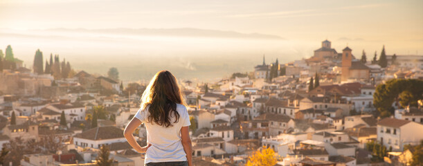 Fototapeta woman traveler looking at city landscape view panorama obraz