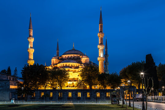 View of the Sultanahmet Mosque (Blue Mosque) in the evening. Istanbul, Turkey