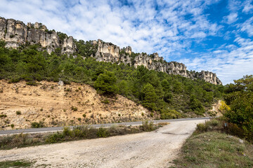 Fototapeta na wymiar The karstic cliffs in large lagoon of Tobar in Beteta, Cuenca, Castilla la Mancha, Spain