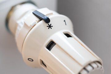 Heizkosten steigend, Thermostat an Heizung