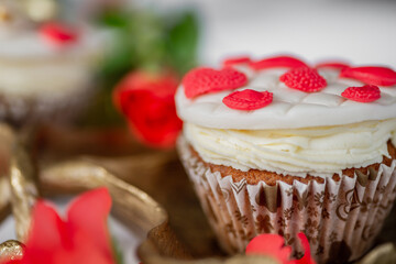 christmas cupcake with red hearts
