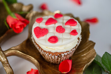 christmas cupcake with red hearts