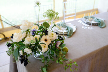 wedding table setting with flowers