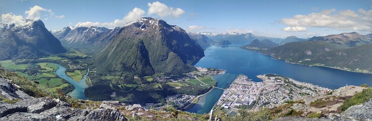 Fototapeta na wymiar view of the mountains Norge