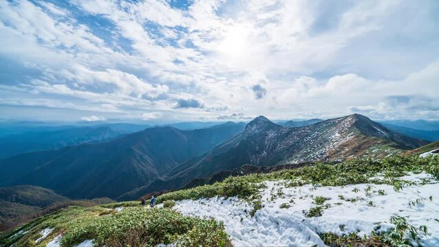 ≪群馬県・谷川岳≫　谷川連峰　流れゆく雲　タイムラプス映像　【Japanese famous mountain "Tanigawa Mountain Range" timelapse video fix】
