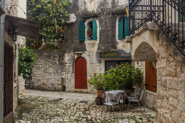 Obraz na płótnie Canvas Narrow alley in the old town of Trogir, Croatia