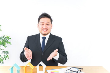 不動産会社のビジネスマン
