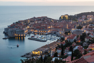 Naklejka premium Evening aerial view of the old town of Dubrovnik, Croatia
