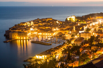 Obraz premium Evening aerial view of the old town of Dubrovnik, Croatia