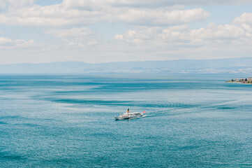 Cully, Lavaux, Genfersee, Weinberge, Dorf, See, Seeufer, Schifffahrt, Wanderweg, Weinberg-Terrassen, Weinbauer, Fr&uuml;hling, Waadt, Schweiz