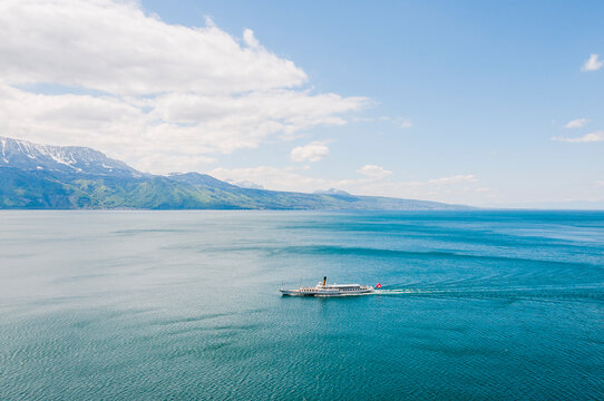 Cully, Lavaux, Genfersee, Weinberge, Dorf, See, Seeufer, Schifffahrt, Wanderweg, Weinberg-Terrassen, Weinbauer, Fr&uuml;hling, Waadt, Schweiz