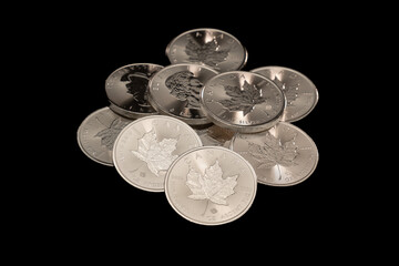 Mehrere Silbermünzen / Kanadische Anlagemünze 1 Unze Feinsilber 9999 - Canada Maple Leaf FINE...