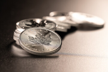 Silbermünzen - Kanadische Anlagemünze 1 Unze Feinsilber 9999 - Canada Maple Leaf FINE SILVER 9999...