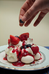 pavlova fruits rouges