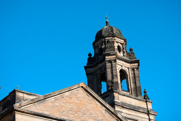 Fototapeta na wymiar Georgian architecture of Edinburgh Scotland. Despite a tourist hot spot, Edinburgh manages to preserve its old architecture while still embracing its modern buildings