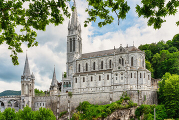 Fototapeta premium View of the Basilica of the Sanctuary of Our Lady of Loudes in France.