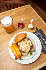 burger, frites, repas, chèvre, miel, noix, poire, bœuf, 