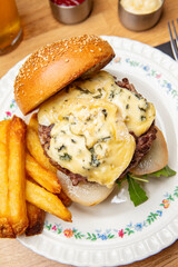 burger, frites, repas, chèvre, miel, noix, poire, bœuf, 