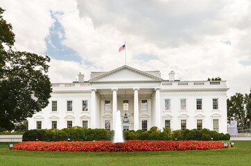 Fototapeta na wymiar White House in wintertime - Washington DC United States