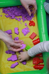 developing creative activities with kinetic sand
