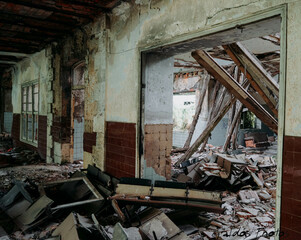 Entre Ruinas