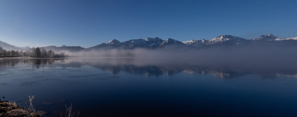 Fototapeta na wymiar fog over the lake