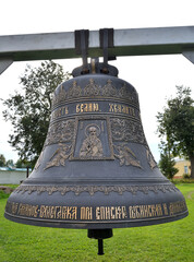 Obraz premium Ancient bell near Resurrection Cathedral of 17th century on right bank of Volga river in Tutayev, Yaroslavl region, Russia