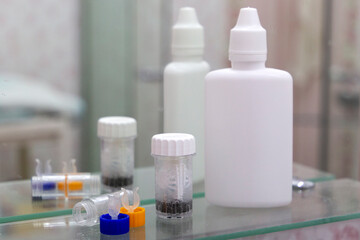 Eye lens equipment: container, eye drops, lenses and liquid