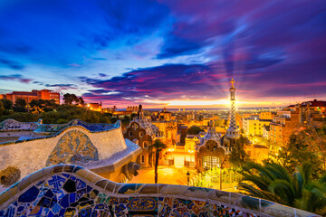 Obraz premium Beautiful sunrise skyline of Barcelona seen from Park Guell which was built in 1926