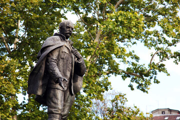 Fototapeta premium Statue at Studentski Park (Academic Park) in Belgrade, Serbia. Belgrade is largest cities of Southeastern Europe.