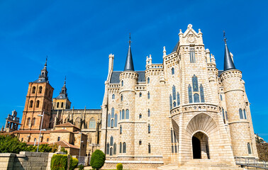 Fototapeta na wymiar The Episcopal Palace and the Cathedral in Astorga, the province of Leon in Spain