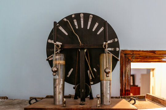 Old Electrostatic Machine, Wimshurst Generator In Abandoned School