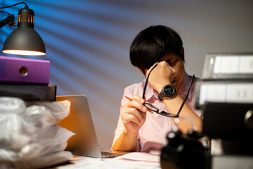 Stress Asian business people un happiness