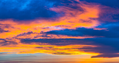 Obraz premium colorful sunset sky with cloudy in summer.