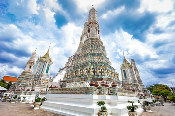 Fototapeta premium Buddhist temple Wat Arun in Bangkok, Thailand