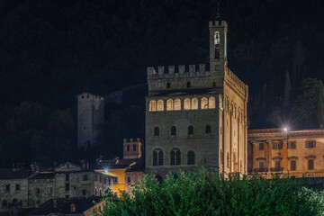 Fototapeta na wymiar Night view of Palazzo dei Consoli, the main historical landmark of Gubbio, Umbria, Italy