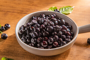 과즙이 풍부하고 새콤하고 달콤하고 맛있는 블루베리