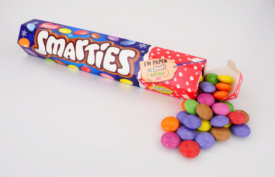 Nestle Chocolate Smarties In A Festive Design 120g Recyclable Cardboard Tube