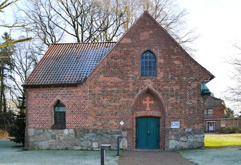 Historische Kirche im Dorf Wolterdingen, Niedersachsen