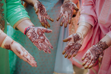 henna on hand