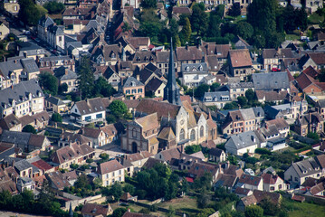 Fototapeta na wymiar vue aérienne de la ville de Verneuil-sur-Avre dans l'Eure en France
